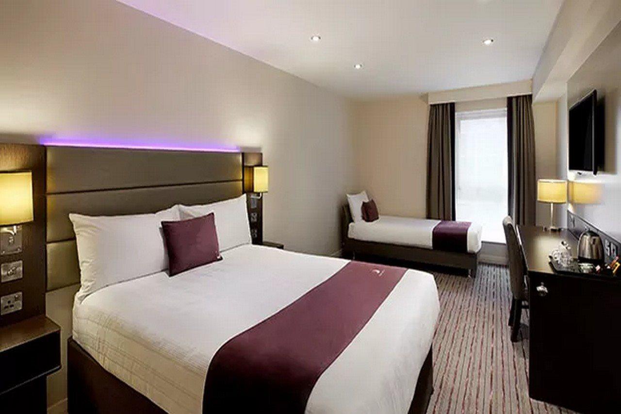 Premier Inn Premier Inn Witney Exterior photo
