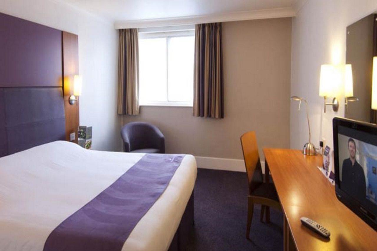 Premier Inn Premier Inn Witney Exterior photo